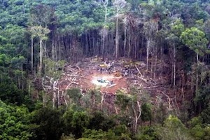 Bomb crater in Colombia - El Espectador